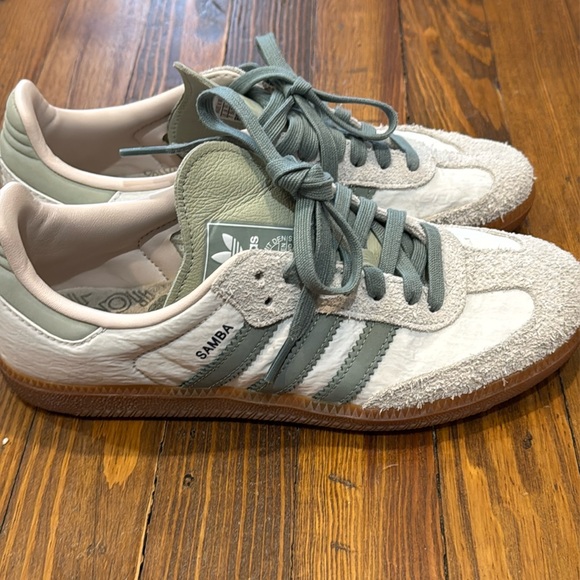 Sambas - Picture 1 of 7